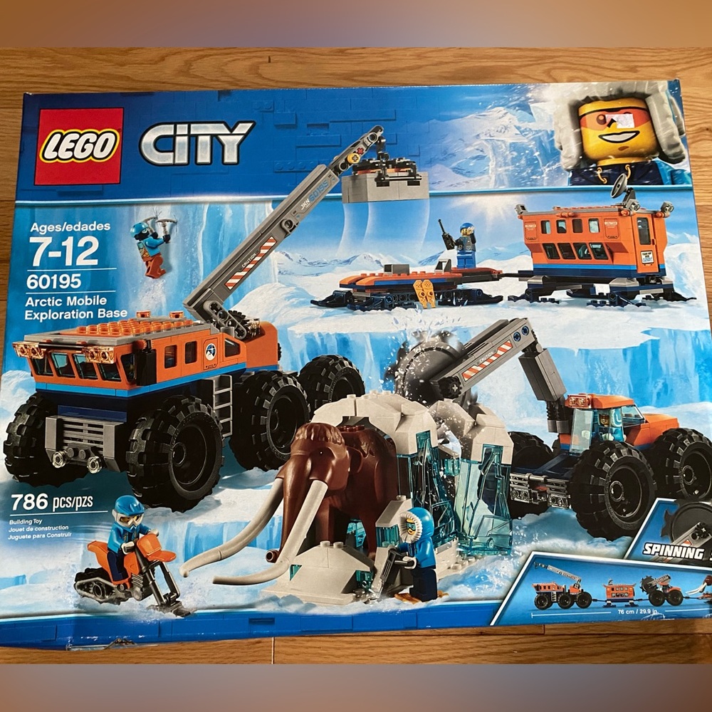 Rare LEGO City Arctic Mobile Exploration Base 60195